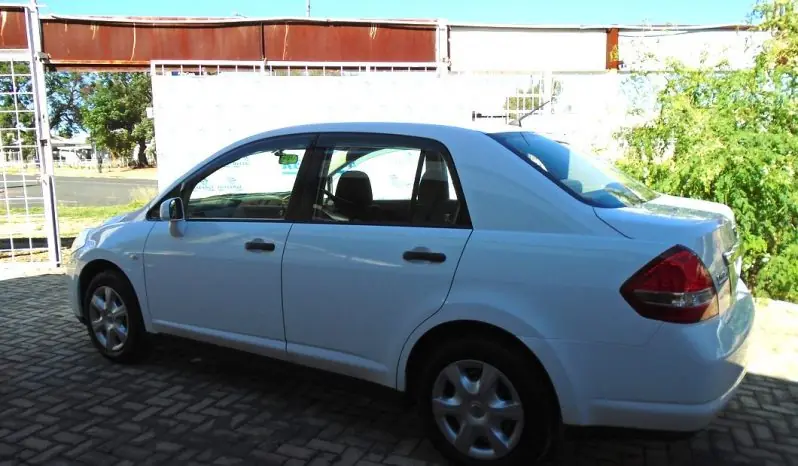 Nissan Tiida Latio full
